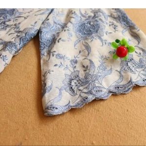 Elegant eyelet rose lace dress - Small